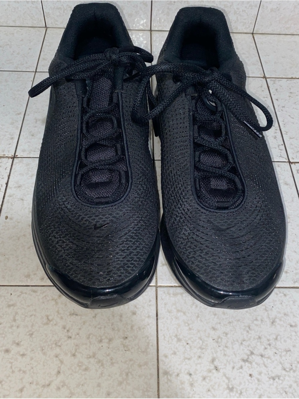 Nike Air Max Dn sz 12 BLACK